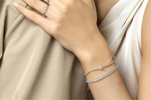 5 Tips Styling Gelang Emas untuk Tampil Elegan Setiap Hari Tanpa Terlihat Berlebihan
