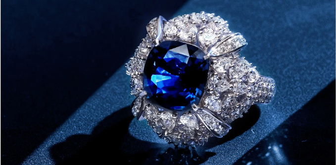 Blue Sapphire Ring, Simbol Keanggunan yang Tak Lekang Waktu